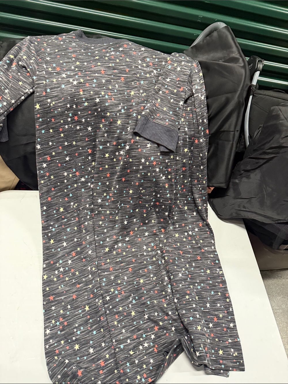 Secret Treasures Men's Long Sleeve Gray Star Print Tee